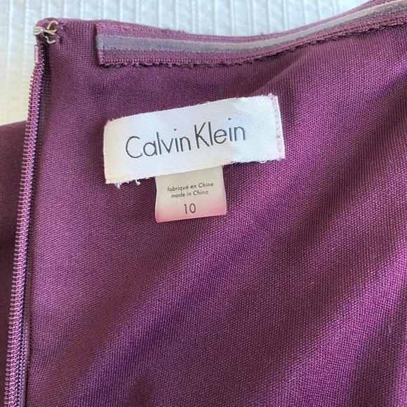 Calvin KLEIN PLUM OFF THE SHOULDER BELL FLUTTER SLEEVE MIDI SHEATH DRESS - 10 - Picture 6 of 10